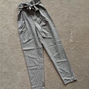 Nasty Gal black and beige plaid dress pants. Size: 8